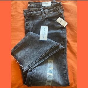 OLD NAVY • BLACK DISTRESSED JEANS